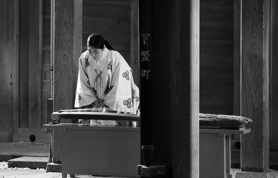 Inspiration: Kimono photoshoot, photo by Beth Macdonald on Unsplash